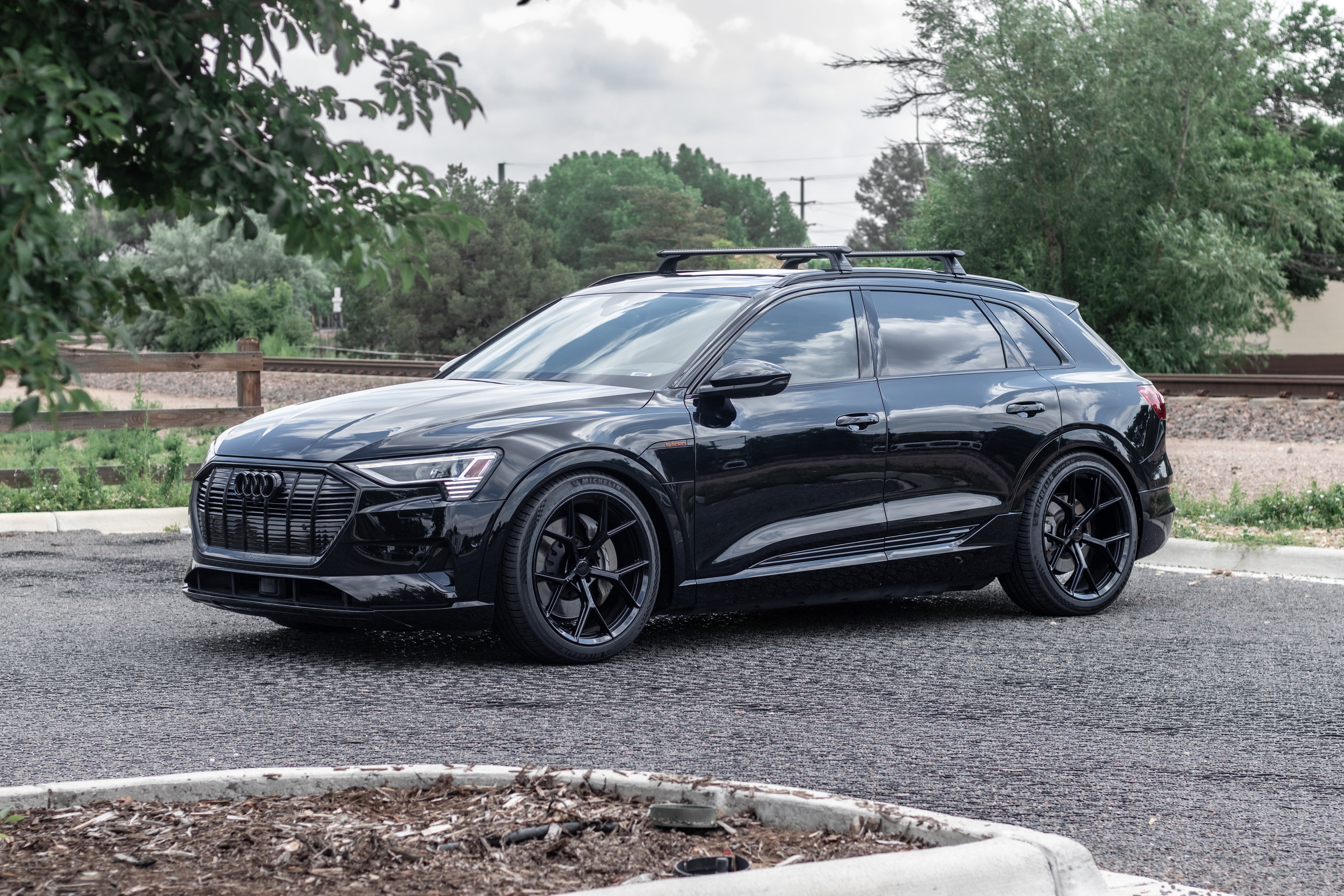 Audi e tron black shop wheels